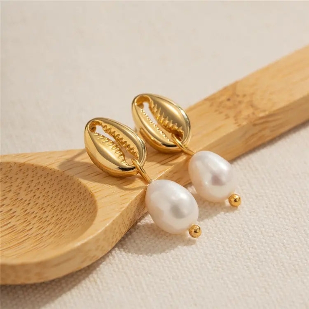 Elegant Gold and Pearl Drop Earrings